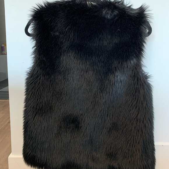 TALULA Aritzia Faux Fur Vest - Picture 2 of 3